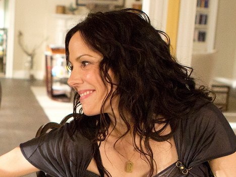 Mary-Louise Parker - Weeds - See Blue and Smell Cheese and Die - Photos