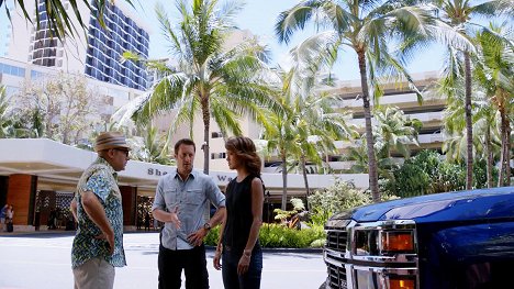 Alex O'Loughlin, Grace Park - Hawaii Five-0 - Ka Papahana Holo Pono - Van film