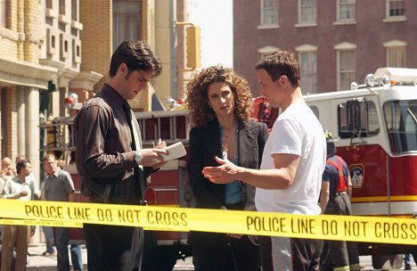 Eddie Cahill, Melina Kanakaredes, Gary Sinise - CSI: NY - What You See Is What You See - Photos