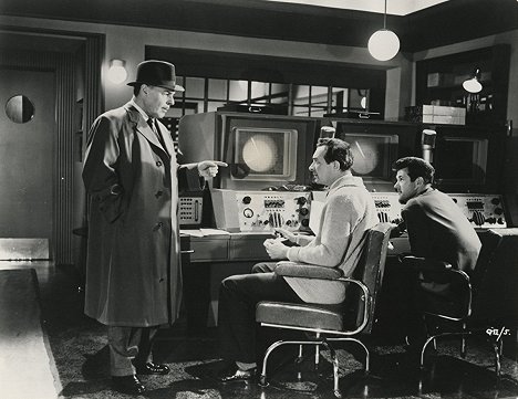 Brian Donlevy, William Franklyn, Bryan Forbes - Quatermass 2 - Photos