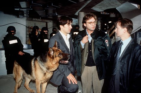 pes Reginald von Ravenhorst, Tobias Moretti, Bernhard Schir, Heinz Weixelbraun - Rex, o cão polícia - Blutrote Rosen - Do filme