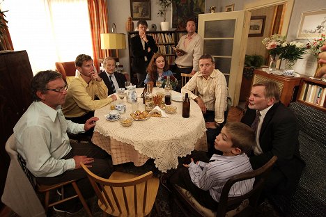 Pavel Trávníček, Jaromír Nosek, Radoslav Brzobohatý, Jan Šťastný, Josef Polášek, Lucie Šteflová, David Prachař, Jiří Štěpnička - Vyprávěj - Shledání - Kuvat elokuvasta