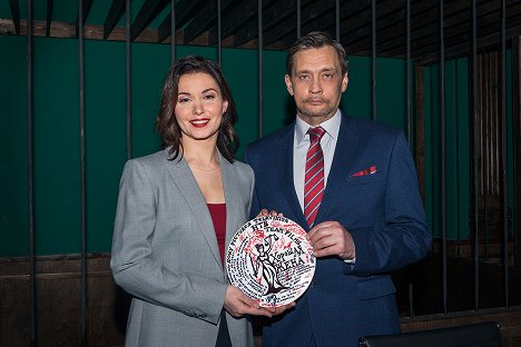 Aleksandra Ursulyak, Aleksandr Domogarov - Chorošaja žena - Van de set