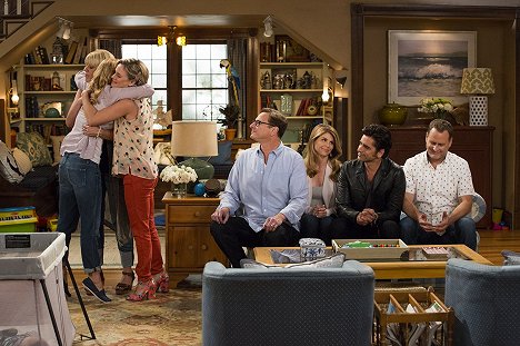 Jodie Sweetin, Andrea Barber, Bob Saget, Lori Loughlin, John Stamos, Dave Coulier - Fuller House - Our Very First Show, Again - Photos
