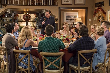 Bob Saget, Lori Loughlin, John Stamos, Candace Cameron Bure - La Fête à la maison : 20 ans après - Il faut sauver Thanksgiving - Film