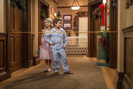 Mckenna Grace, Elias Harger - Fuller House - Happy New Year Baby - Photos