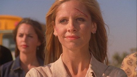 Sarah Michelle Gellar - Buffy the Vampire Slayer - Chosen - Photos