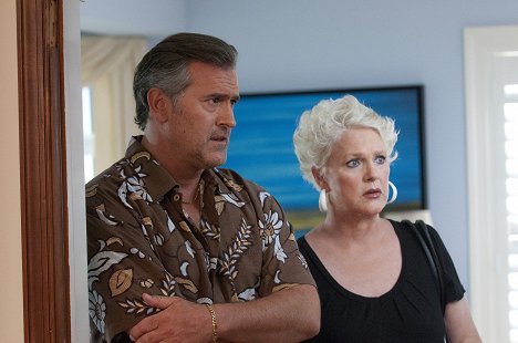 Bruce Campbell, Sharon Gless - Burn Notice - Past and Future Tense - Photos