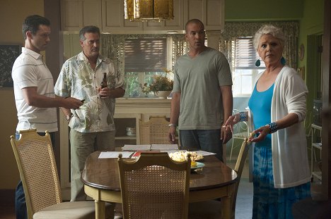 Jeffrey Donovan, Bruce Campbell, Coby Bell, Sharon Gless - Burn Notice - Trous noirs - Film