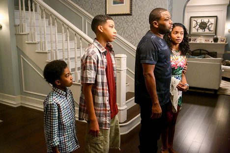 Miles Brown, Marcus Scribner, Anthony Anderson, Yara Shahidi - Black-ish - Touche pas à ma fille - Film