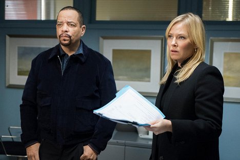 Ice-T, Kelli Giddish - New York, unité spéciale - Le Mal d'une autre - Film