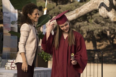 Sherri Saum, Izabela Vidovic - The Fosters - Many Roads - De la película