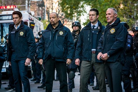 Andy Karl, Ice-T, Peter Scanavino, Robert John Burke - Lei e ordem: Special Victims Unit - Townhouse Incident - De filmes