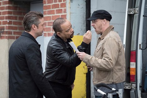 Peter Scanavino, Ice-T, Chris Elliott - New York, unité spéciale - 13 à la douzaine - Film