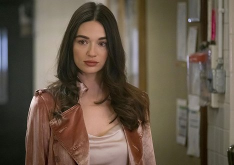 Crystal Reed - Gotham - The Sinking Ship the Grand Applause - Van film