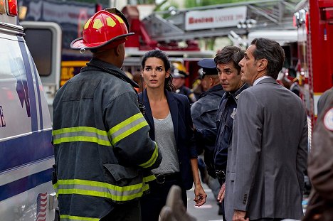 Angie Harmon, Jordan Bridges, Robin Thomas - Rizzoli & Isles - No More Drama in My Life - Photos