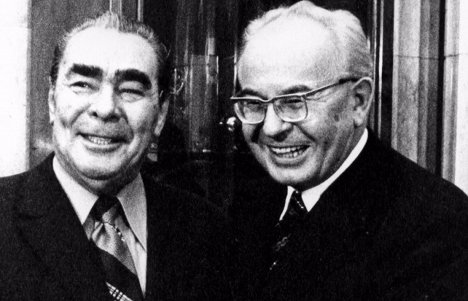 Leonid Brezhnev, Gustáv Husák - Rudí prezidenti - Kněz komunismu - Gustáv Husák - Kuvat elokuvasta
