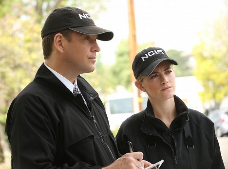Michael Weatherly, Emily Wickersham - NCIS: Naval Criminal Investigative Service - Lost in Translation - Photos