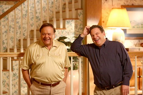 Paul Sorvino, Jeff Garlin - The Goldbergs - The Most Handsome Boy on the Planet - Photos