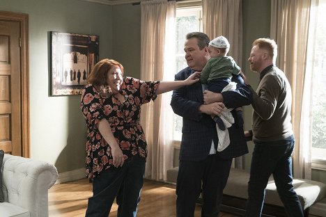 Dana Powell, Eric Stonestreet, Jesse Tyler Ferguson - Modern Family - Tough Love - Photos