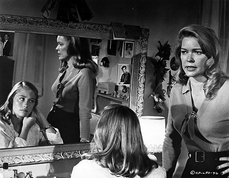 Cybill Shepherd, Ellen Burstyn - The Last Picture Show - Photos