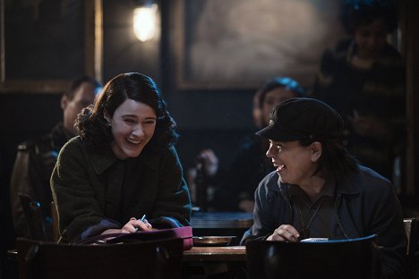 Rachel Brosnahan, Alex Borstein - The Marvelous Mrs. Maisel - The Disappointment of the Dionne Quintuplets - Photos