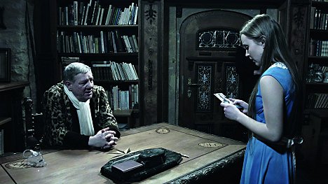 Claude-Oliver Rudolph, Carolina Hoffmann - Alice - The Darkest Hour - Do filme