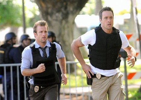 Scott Caan, Alex O'Loughlin - Hawaii Five-0 - Hana 'a'a Makehewa - Photos