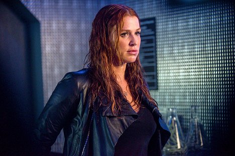 Poppy Montgomery - Unforgettable - Breathing Space - De la película