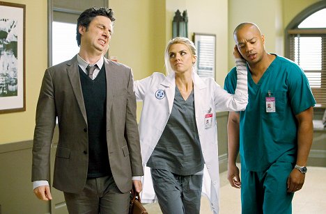 Zach Braff, Eliza Coupe, Donald Faison - Scrubs: Doktůrci - Náš opilý přítel - Z filmu