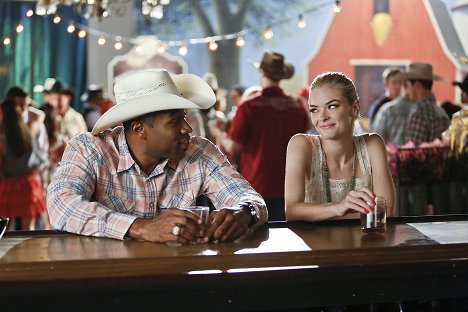 Cress Williams, Jaime King - Hart Of Dixie - Bar-Be-Q Burritos - Film