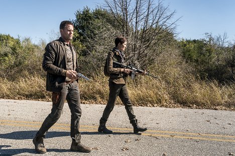 Garret Dillahunt, Maggie Grace - Fear the Walking Dead - What's Your Story? - Photos