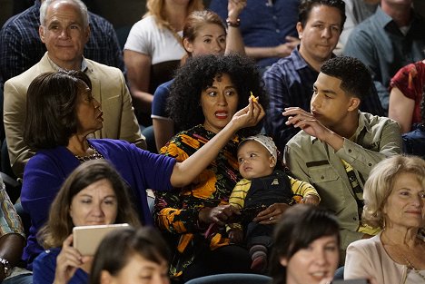 Jenifer Lewis, Tracee Ellis Ross, Marcus Scribner - Black-ish - Juneteenth: The Musical - De la película