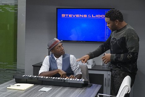 Aloe Blacc, Anthony Anderson - Black-ish - Juneteenth: The Musical - Film