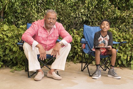 Laurence Fishburne, Miles Brown - Black-ish - First and Last - Z filmu