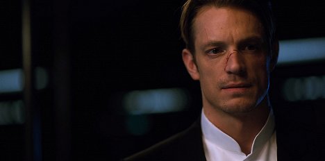 Joel Kinnaman - Altered Carbon - In a Lonely Place - Photos