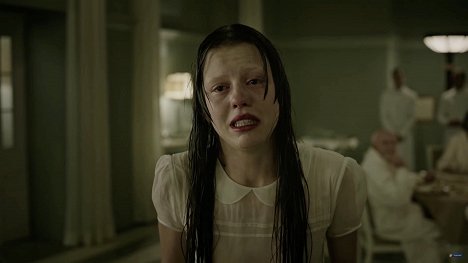 Mia Goth - Liek na život - Z filmu