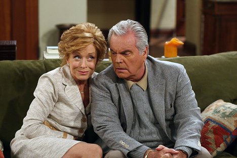 Holland Taylor, Robert Wagner - Two and a Half Men - Shoes, Hats, Pickle Jar Lids - Photos