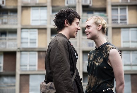 Alex Sharp, Elle Fanning - Jak balit holky na mejdanech - Z filmu