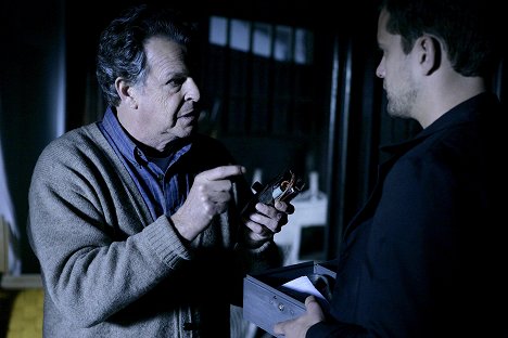 John Noble - Fringe - There's More Than One of Everything - Photos