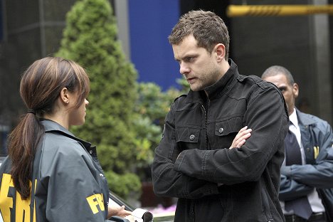 Joshua Jackson - Fringe - A New Day in the Old Town - Photos