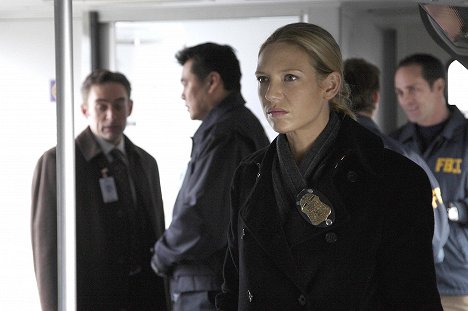 Anna Torv - Fringe - White Tulip - Van film