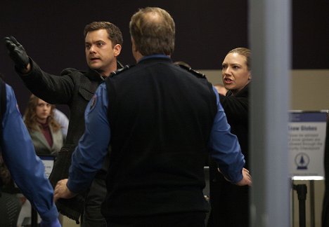 Joshua Jackson, Anna Torv - Fringe - Making Angels - Photos