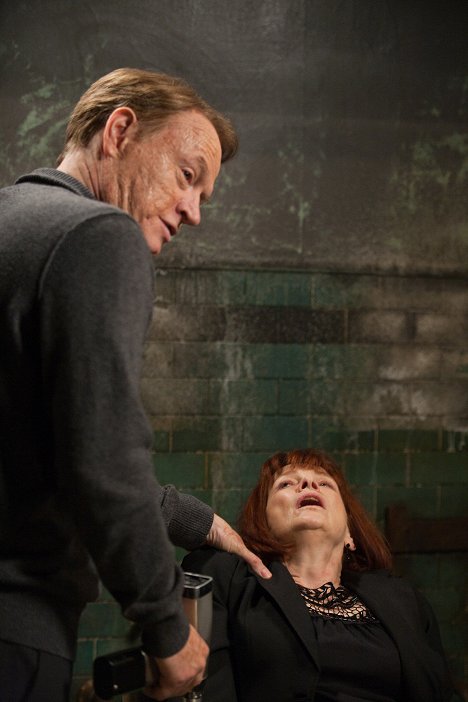 Jared Harris, Blair Brown - Fringe - The End of All Things - Photos