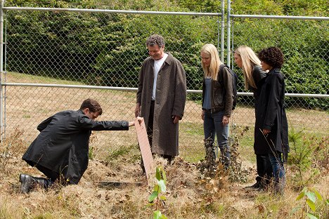 Joshua Jackson, John Noble, Georgina Haig, Anna Torv, Jasika Nicole - Fringe - Grenzfälle des FBI - In Absentia - Filmfotos