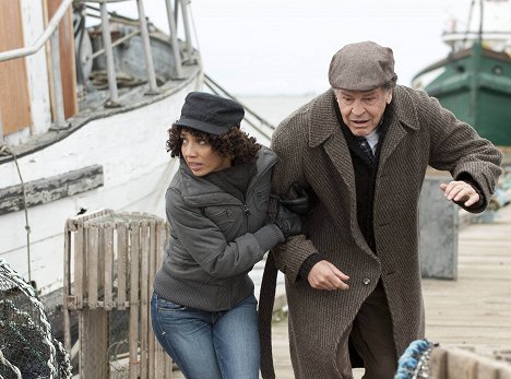 Jasika Nicole, John Noble - Hranice nemožného - Černý Blotter - Z filmu