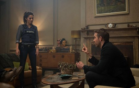 Elodie Yung, Ryan Reynolds - Zabiják & bodyguard - Z filmu