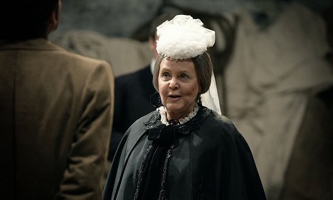 Pauline Collins - Doctor Who - Tooth and Claw - Photos