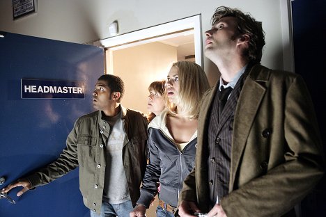 Noel Clarke, Elisabeth Sladen, Billie Piper, David Tennant - Doctor Who - Klassentreffen - Filmfotos