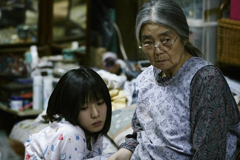 Mayu Matsuoka, Kirin Kiki - Shoplifters: Uma Família de Pequenos Ladrões - Do filme